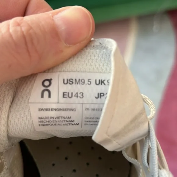 ON Running Cloudnova Form - Picture 5 of 11